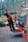 Philippe de Dieuleveult plateforme sur Alouette 3 F-ZBAV pour tournage "En limite de puissance", DZ des Bois été 1984 - Photo DR